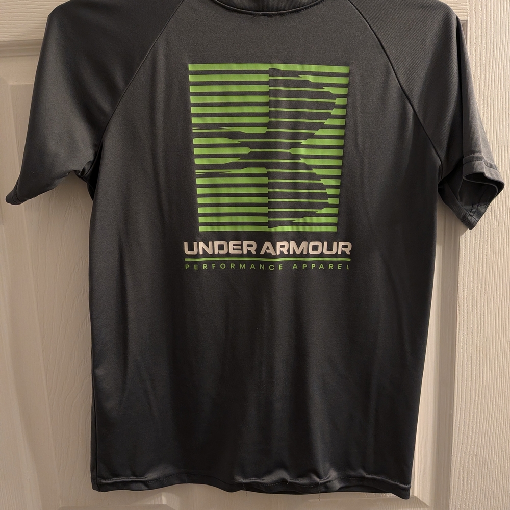 Under Armour Youth Large Black and Green T-Shirt